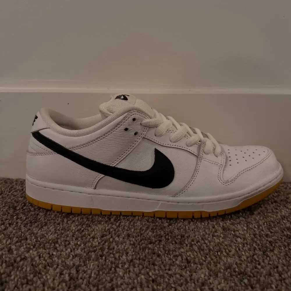 NIKE Men's SB Dunk Low White and Gum Light Brown Shoes Size 11